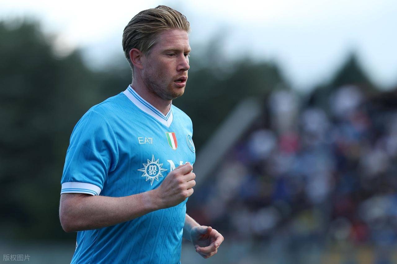 手腕骨折+肩部受伤，巴黎主席纳赛尔缠着绷带赴客场督战欧冠