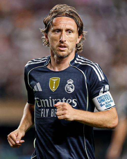 国脚连续两场关键助攻