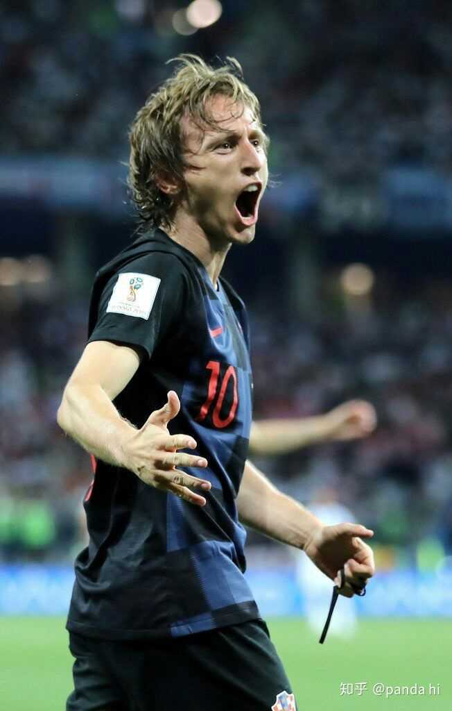 执法有温度，马宁在点球大战结束后，安慰南通队失点队员