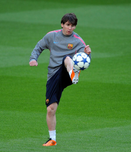 亚洲杯出线生死战，中国香港足总开出100万港币的赢球奖金