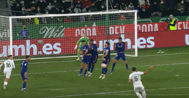 泰晤士报：竞标欧冠失败后，网飞考虑争夺部分英超转播权